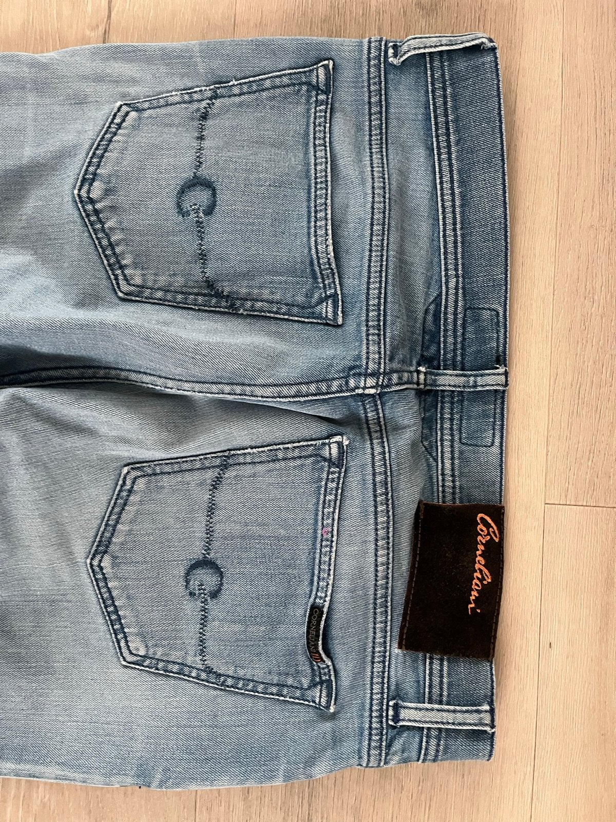 Corneliani ID Jeans W34 - Luxe Denim Made in Italy, Ophalen of Verzenden, Zo goed als nieuw, Blauw, W33 - W34 (confectie 48/50)