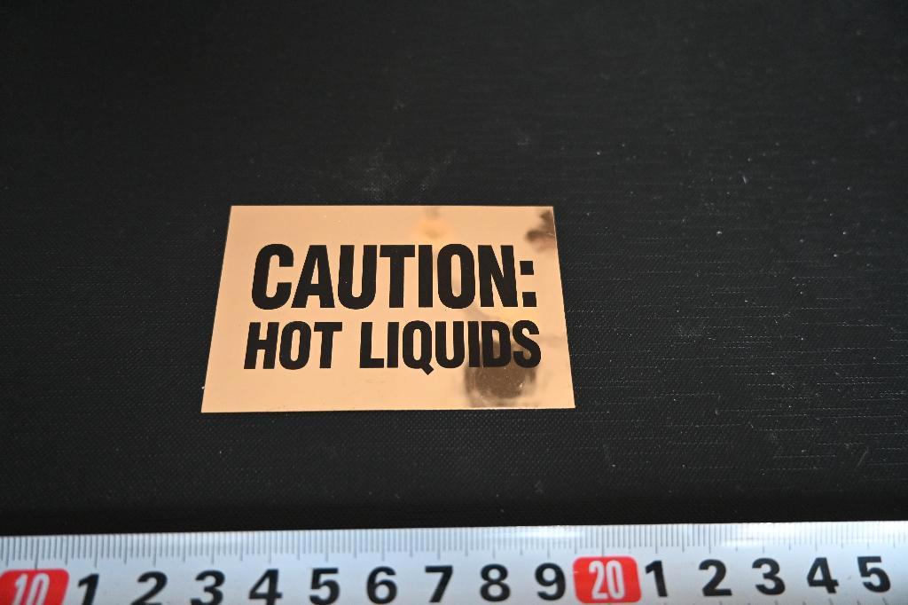 sticker CAUTION; Hoit Liquids, Verzamelen, Stickers, Zo goed als nieuw, Ophalen