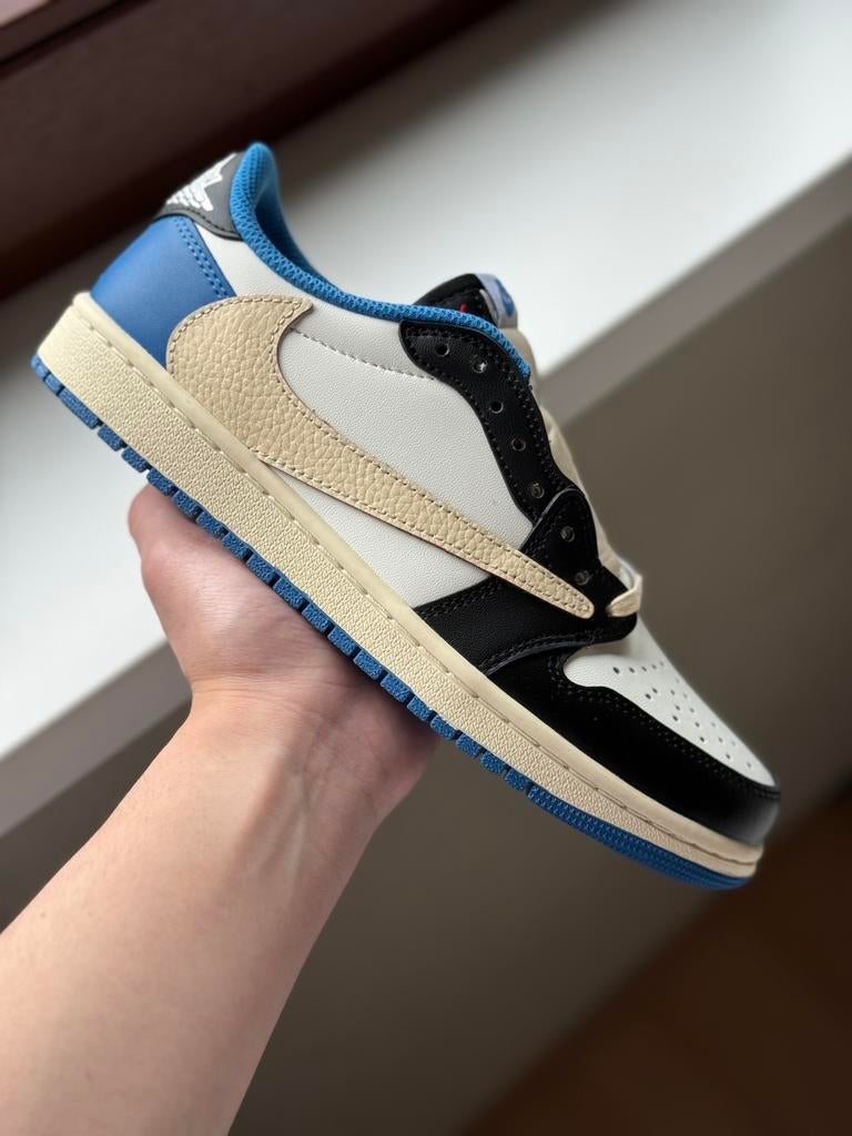 Travis Scott Nike Air Jordan 1 Low Fragments, Ophalen of Verzenden, Nieuw, Blauw, Sneakers of Gympen