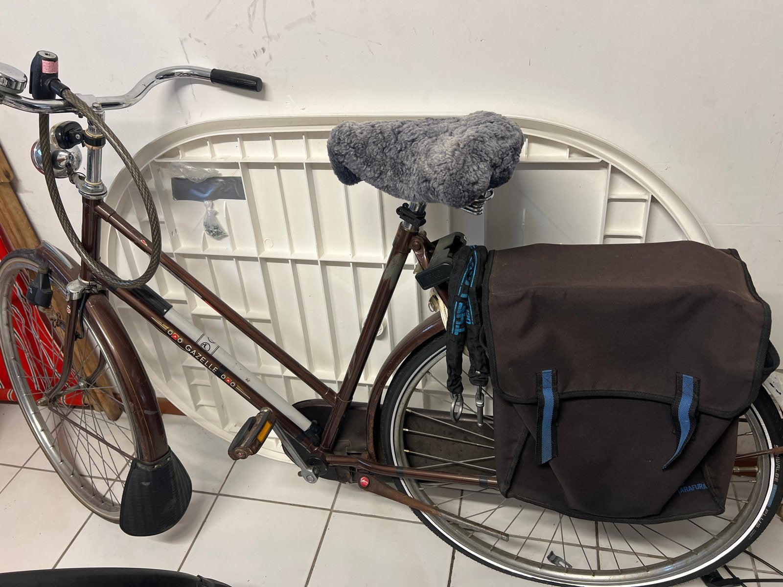 Gazelle Omafiets - Bruin, met fietstassen en slot, Fietsen en Brommers, Terugtraprem, Ophalen of Verzenden, Gazelle, 53 tot 56 cm