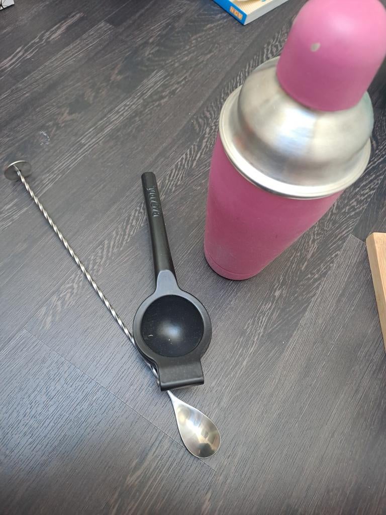 Cocktail shaker, Ophalen