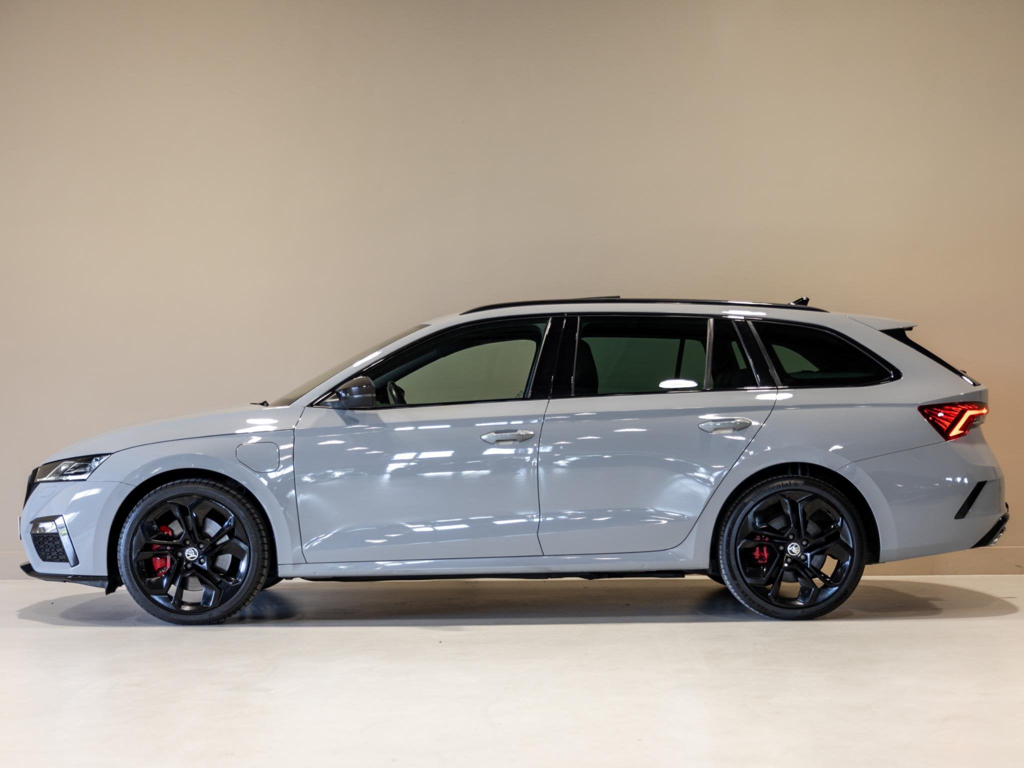 Skoda Octavia Combi 1.4 TSI RS iV PHEV Business SOH 96% / 24, Dealer onderhouden, 77 km/l, Gebruikt, 4 cilinders