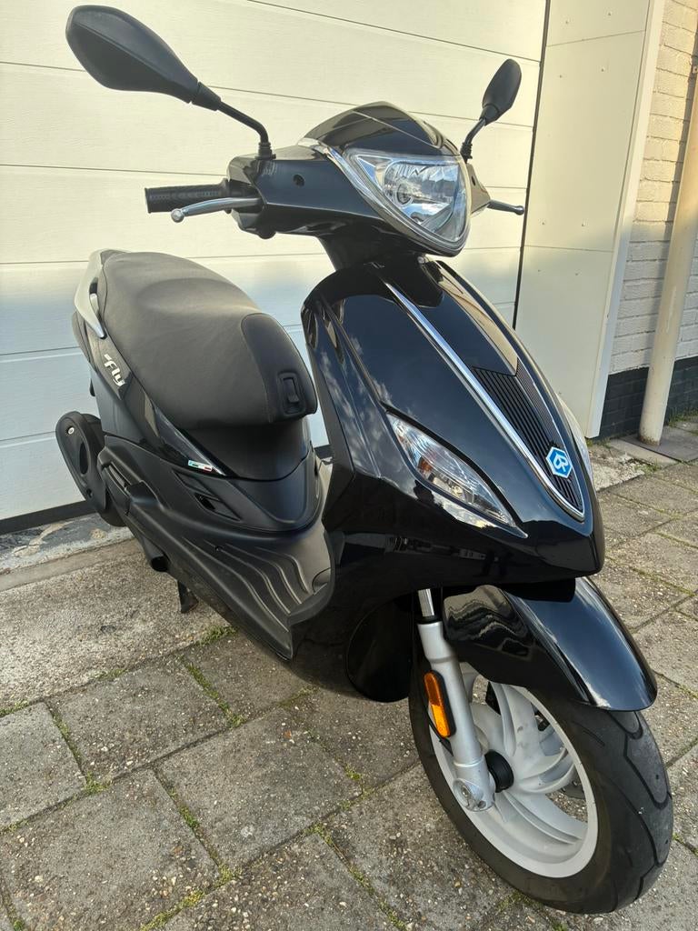 Piaggio New Fly Glans Zwart - 2016 - Goed Onderhouden, Ophalen, Gebruikt, Fly, Benzine