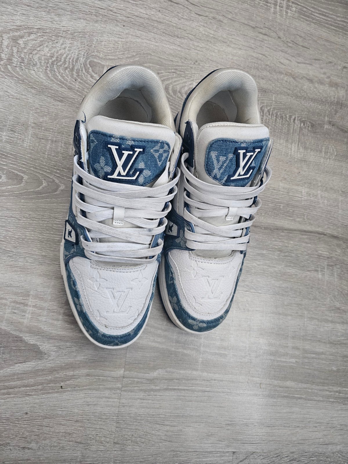 Blauw-Witte Louis Vuitton Sneakers - maat 43/44  Als Nieuwe, Blauw, Ophalen of Verzenden, Louis Vuitton, Sneakers of Gympen
