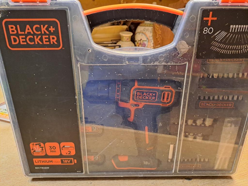 Black+Decker Accuboormachine 18V met 2 accu's en accessoires, Doe-het-zelf en Verbouw, Gereedschap | Boormachines, Variabele snelheid