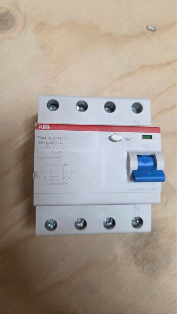 ABB F204 A AP-R aardlekschakelaar 4-polig 100A 0.03A, Hobby en Vrije tijd, Elektronica-componenten, Ophalen of Verzenden, Nieuw