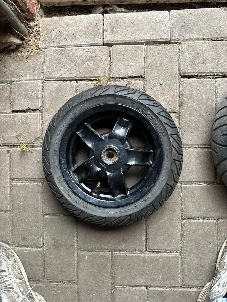Piaggio Zip 2000 achtervelg met nieuwe Deestone band, Fietsen en Brommers, Ophalen of Verzenden, Gebruikt, Overige typen, Piaggio