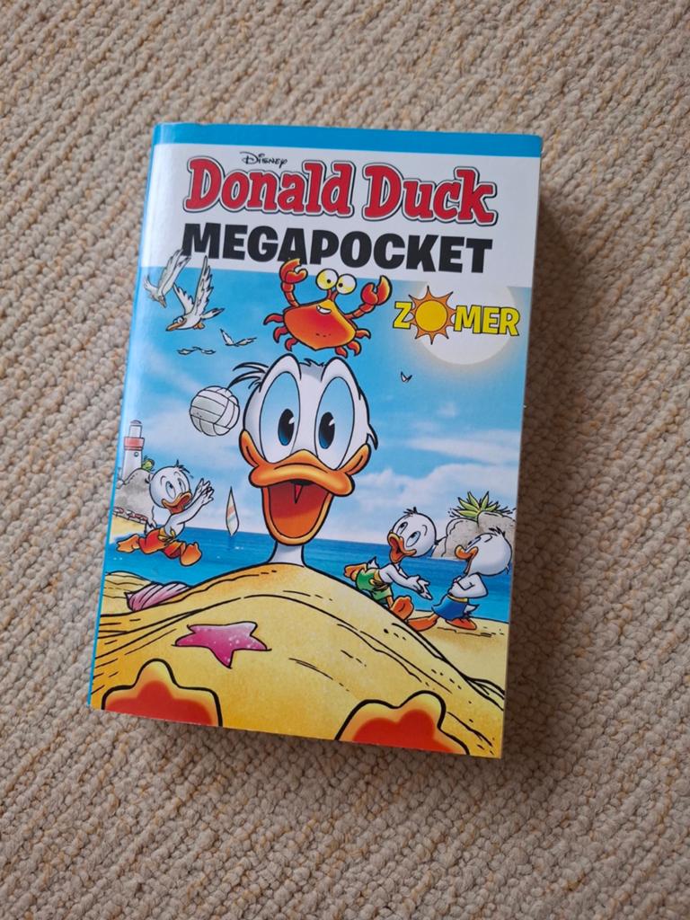 Donald Duck Megapocket. 2x, Meerdere stripboeken, Ophalen of Verzenden, Zo goed als nieuw, Walt Disney