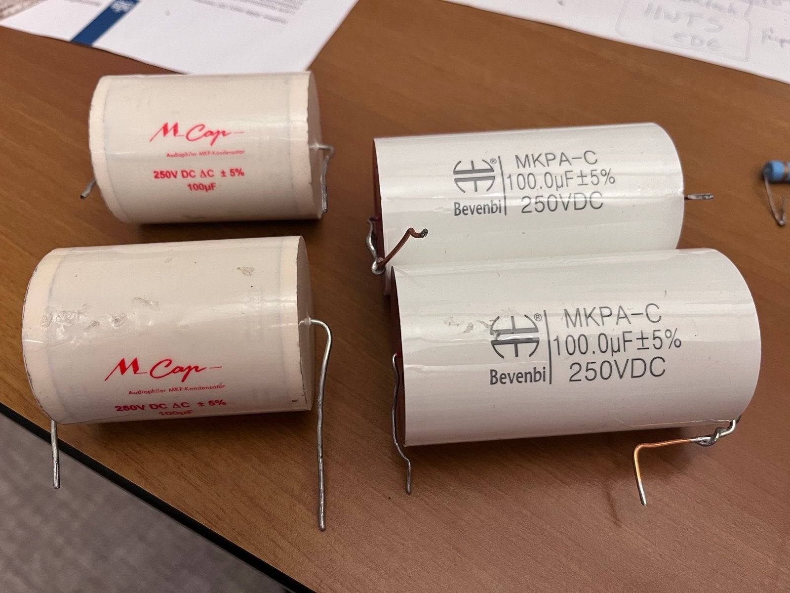 M.Cap & Bevenbi MKPA-C 100µF 250VDC Condensatoren, Ophalen of Verzenden, Gebruikt