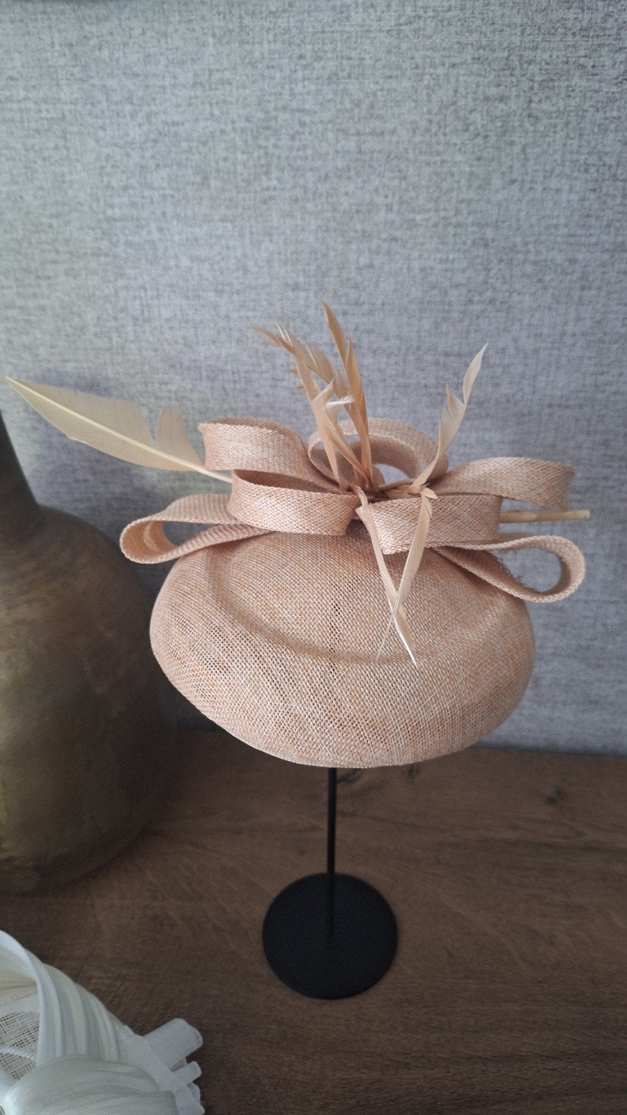 Beige fascinator, Ophalen of Verzenden, Nieuw, One size fits all