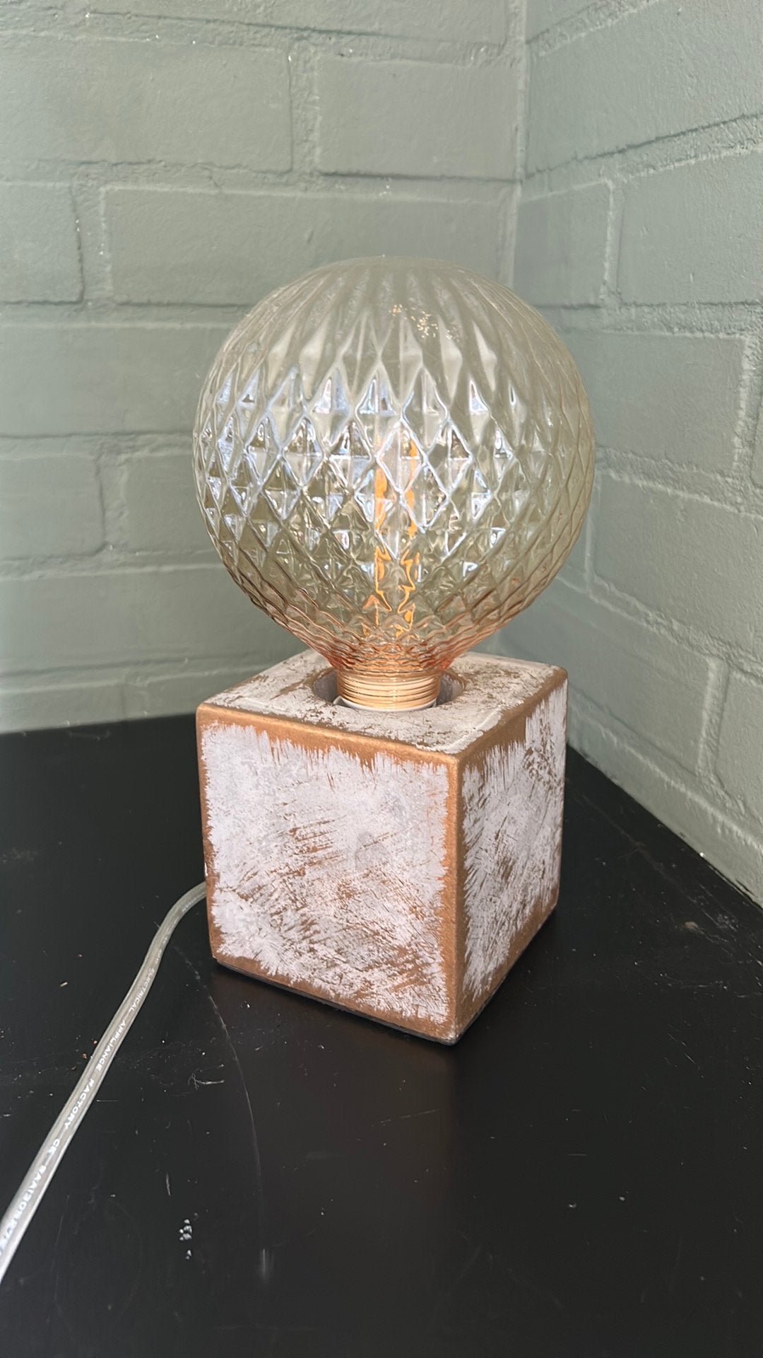 Tafellamp van beton, Goud, Ophalen of Verzenden, Zo goed als nieuw, Sfeerlamp