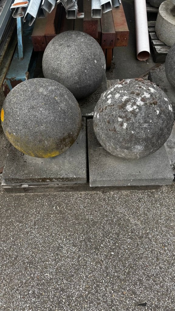 Betonnen sierbollen met sokkel / tuinbollen / afzetbollen, Ophalen, Gebruikt, Beton, Overige typen