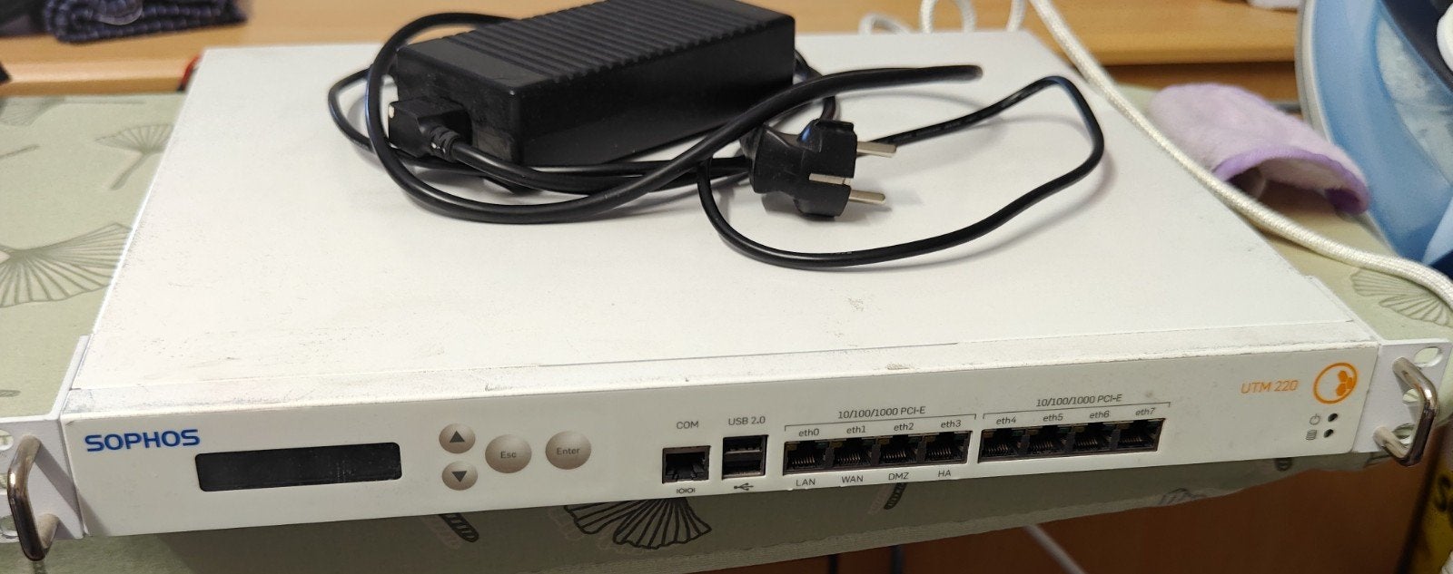 Sophos UTM 220 rev.5 100% silent mod Opensense/pfsense, Ophalen of Verzenden, Gebruikt, Router, Sophos