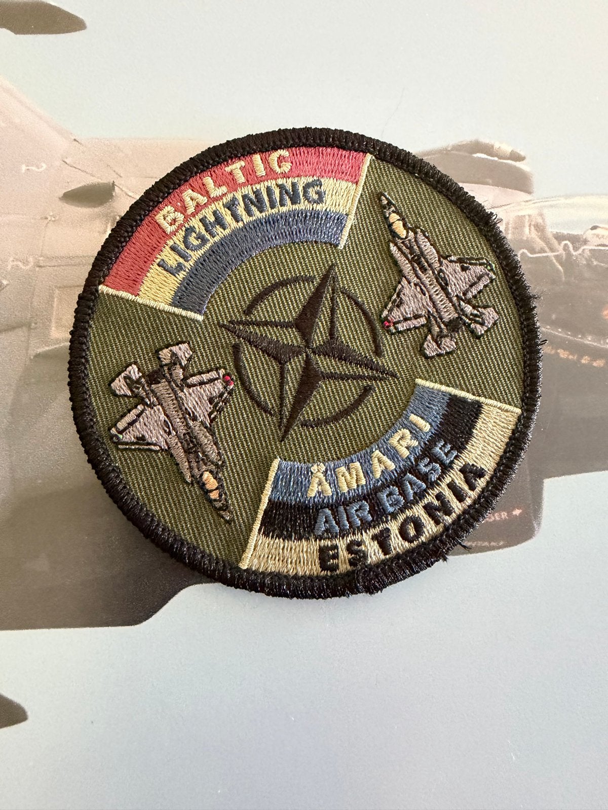 Baltic Lightning Amari Air Base Estland 322 squadron, Verzamelen, Ophalen of Verzenden, Luchtmacht, Nederland, Embleem of Badge