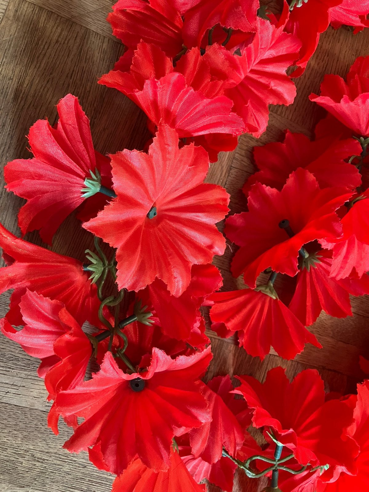 Rode bloemenslinger slinger bloemen fietsmand krat of thuis, Ophalen of Verzenden, Zo goed als nieuw, Versiering, Geboorte of Huwelijk