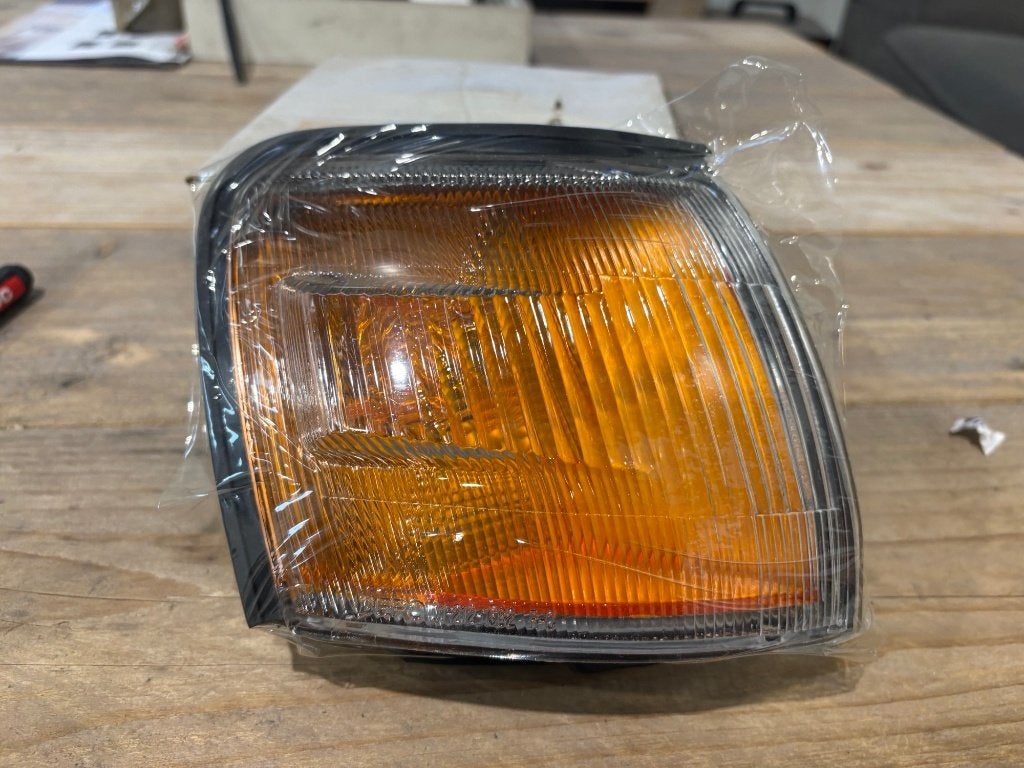 richtingaanwijzer Toyota Starlet rechts NIEUW, Auto-onderdelen, Ophalen of Verzenden, Nieuw, Toyota