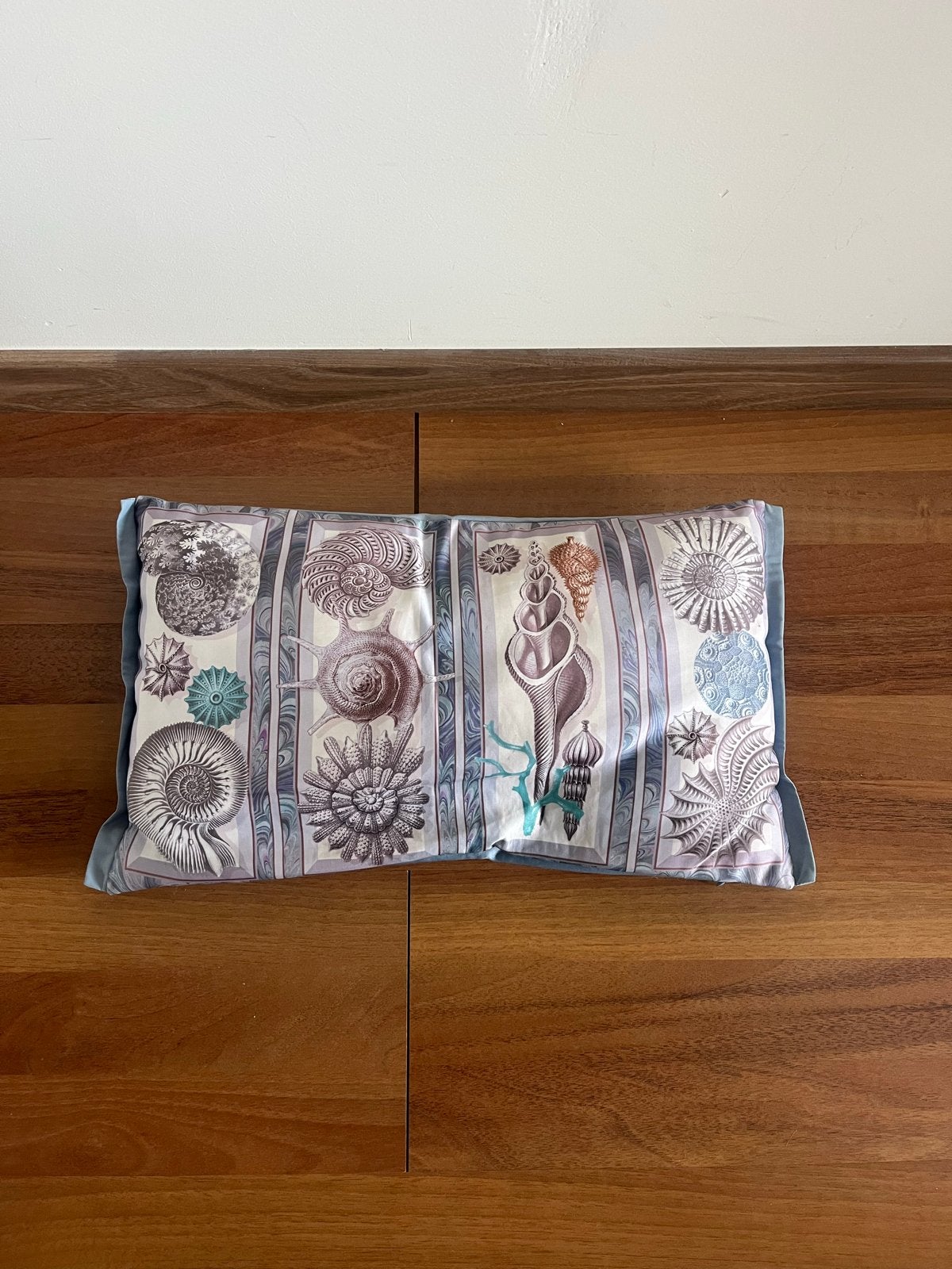 Decoratief kussen met schelpenprint, Ophalen of Verzenden, Gebruikt, Blauw, Rechthoekig