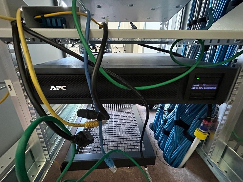 APC SMX1500rmi2u, Ophalen, Zo goed als nieuw