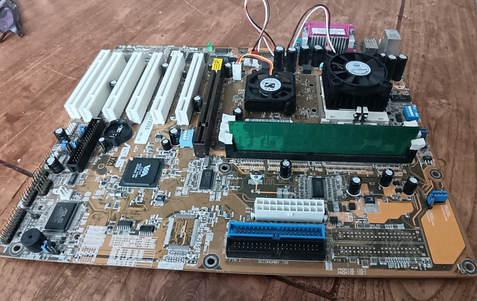 Asus A7V266 rev 1.07 vintage moederbord met cpu en geheugen, Computers en Software, Vintage Computers, Ophalen of Verzenden