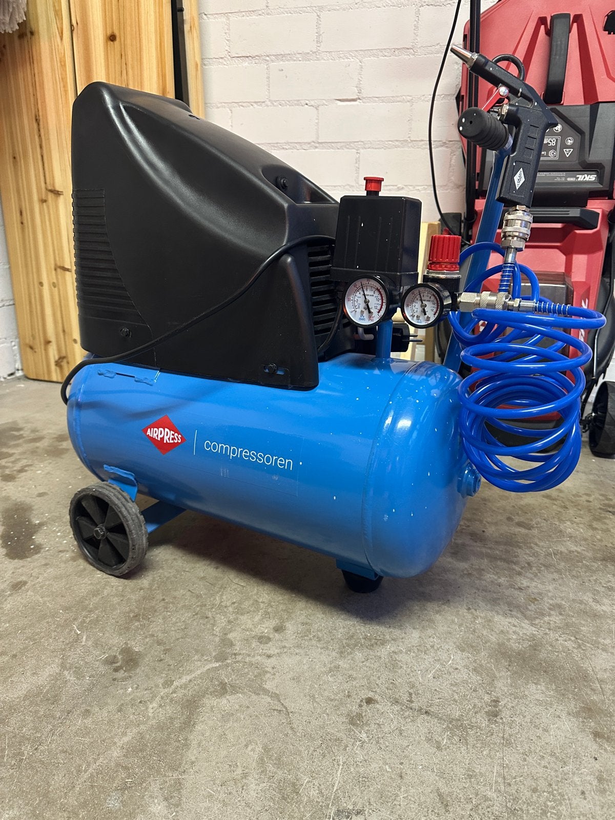 Airpress compressor olievrij 24 liter 8 bar, Ophalen, Gebruikt, 6 tot 10 bar, Minder dan 200 liter/min