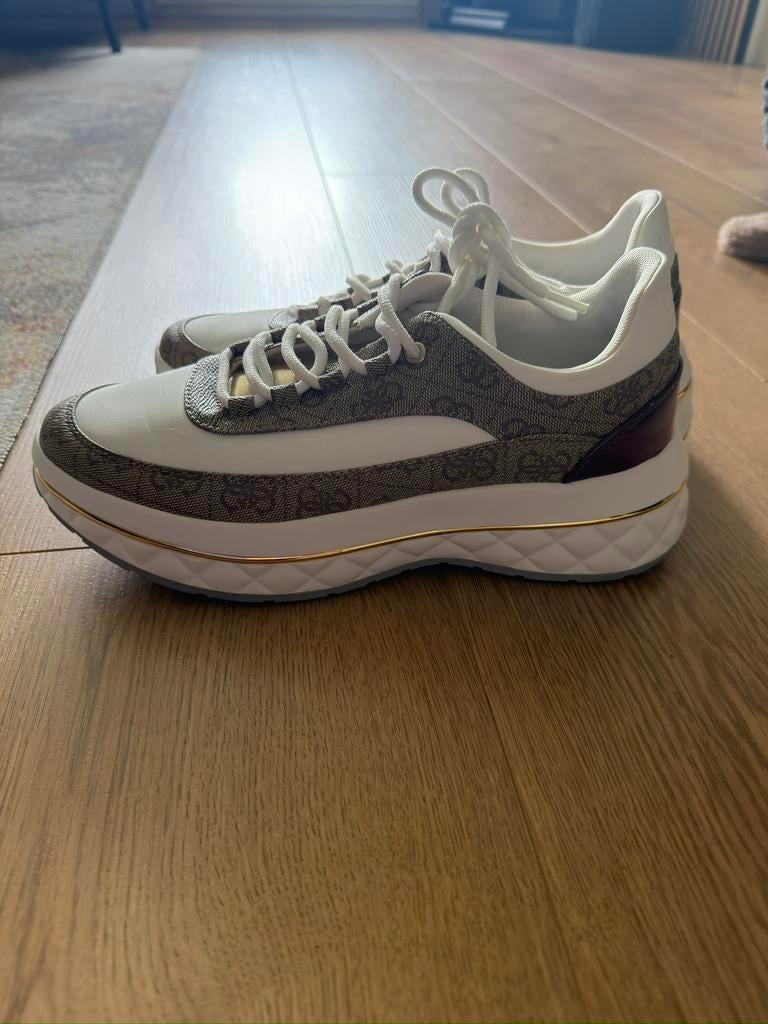 Guess sneakers dames, Wit, Ophalen of Verzenden, Sneakers of Gympen, Zo goed als nieuw