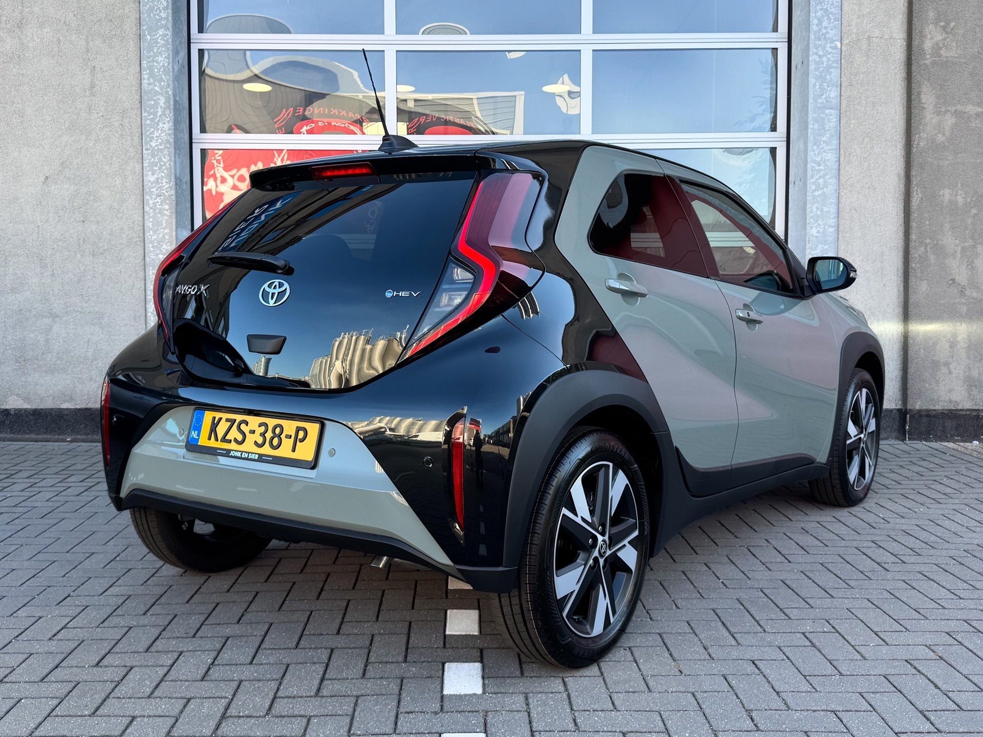 Toyota Aygo X Hybrid 115 pulse|Apple CarPlay/Android Auto|Pa, Auto's, 12 maanden, Stof, 4 stoelen, 116 pk