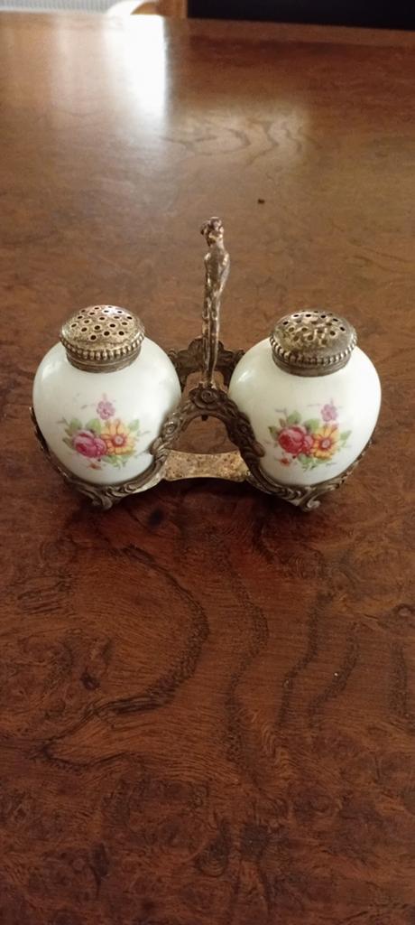 Antieke Zout- en Peperstel met Bloemen en Vogels, Ophalen
