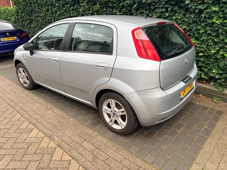 Fiat Punto 1.2 5DR 2006 Grijs apk tot 17-2-2027, Auto's, Fiat, 1005 kg, 40 €/maand, 1242 cc, 4 cilinders