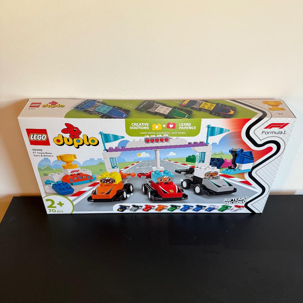 Te Koop: LEGO DUPLO 10445 F1 Team Racewagens en Coureurs, Nieuw, Ophalen of Verzenden, Duplo, Compleet