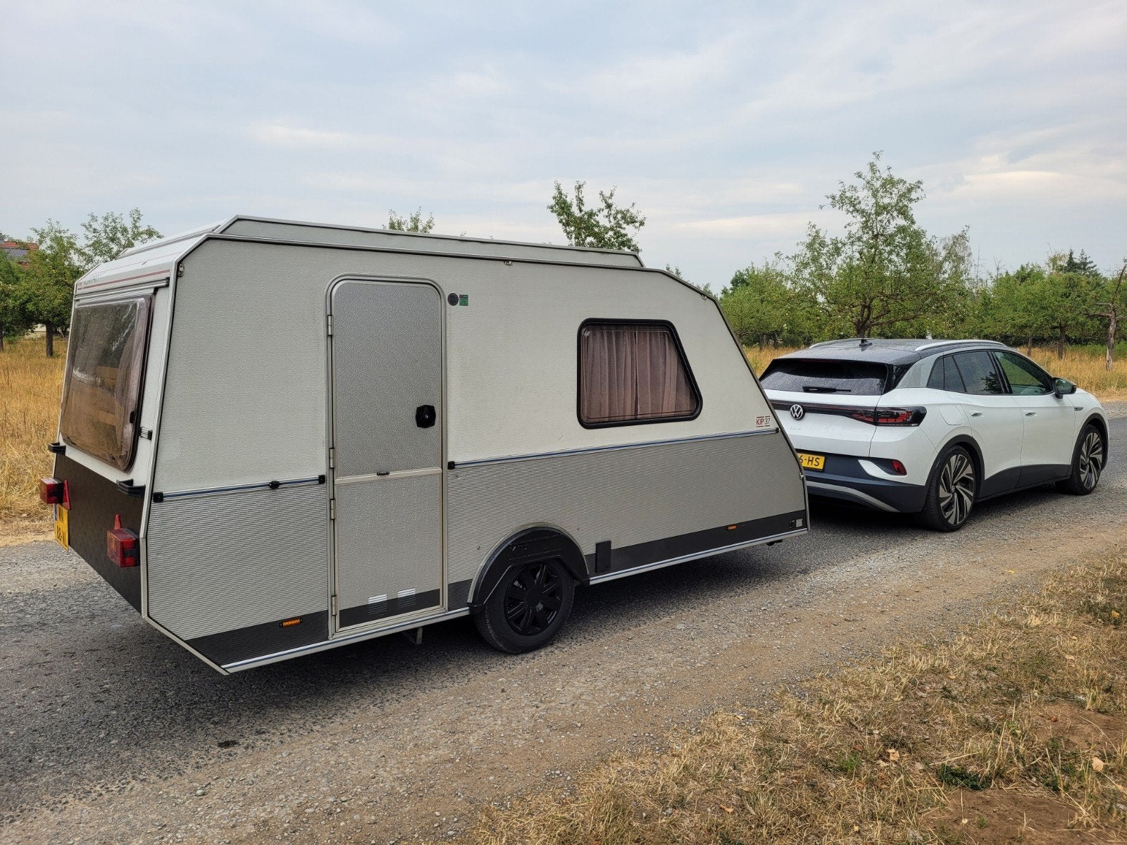 Compacte Kip caravan met hefdak - Ideaal voor 2-4 personen, Kip, Treinzit, Particulier, Reservewiel