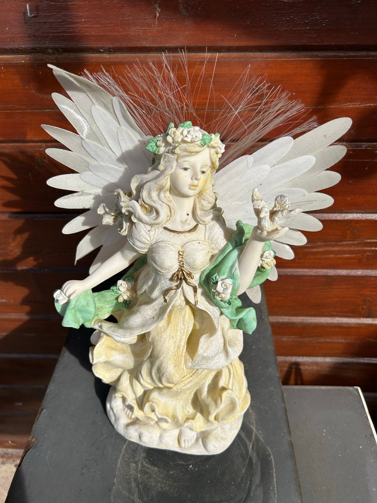 Vintage Polystone Beeld: Engel met Vleugels en Bloemen, Ophalen of Verzenden, 20 - 50 cm, Beeld, Composieten
