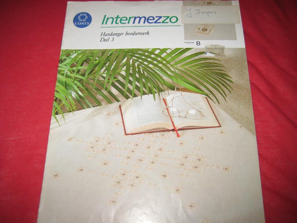 Intermezzo Hardanger, deel 3, Ophalen of Verzenden, Zo goed als nieuw, Borduren en Naaien