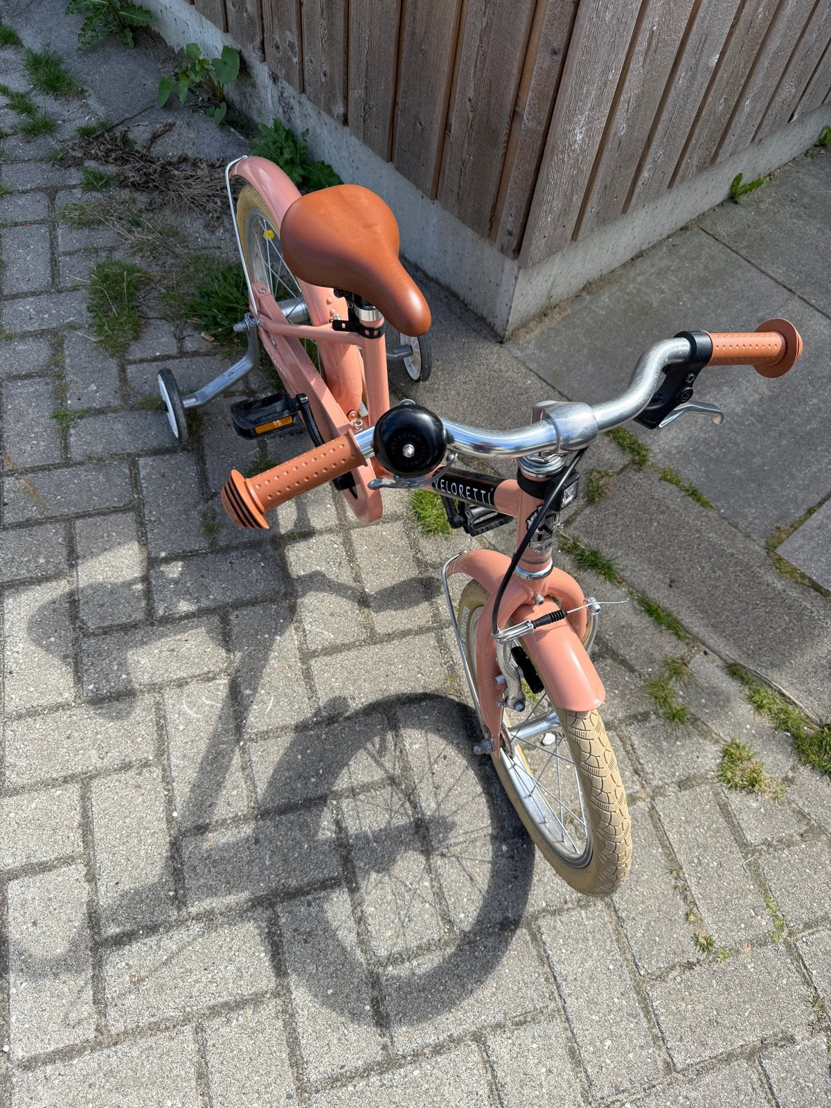 Veloretti Maxi Kinderfiets 4-6 jaar Salmon Roze, Ophalen, Zo goed als nieuw, 16 tot 20 inch, Zijwieltjes