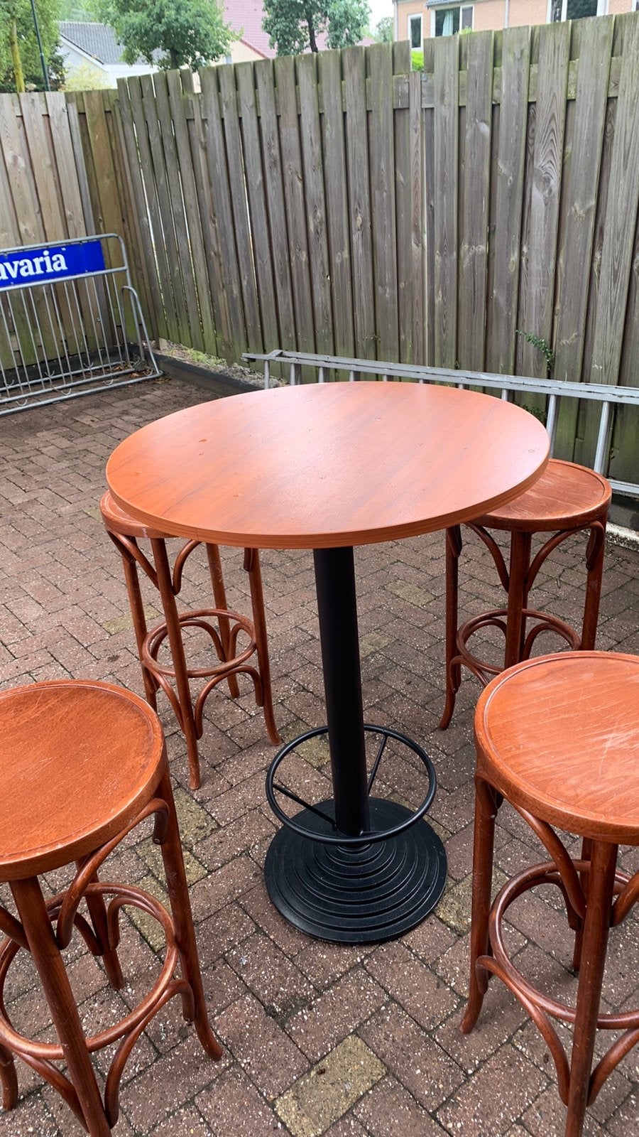 4x nette Thonet krukken + statafel, Ophalen, Gebruikt