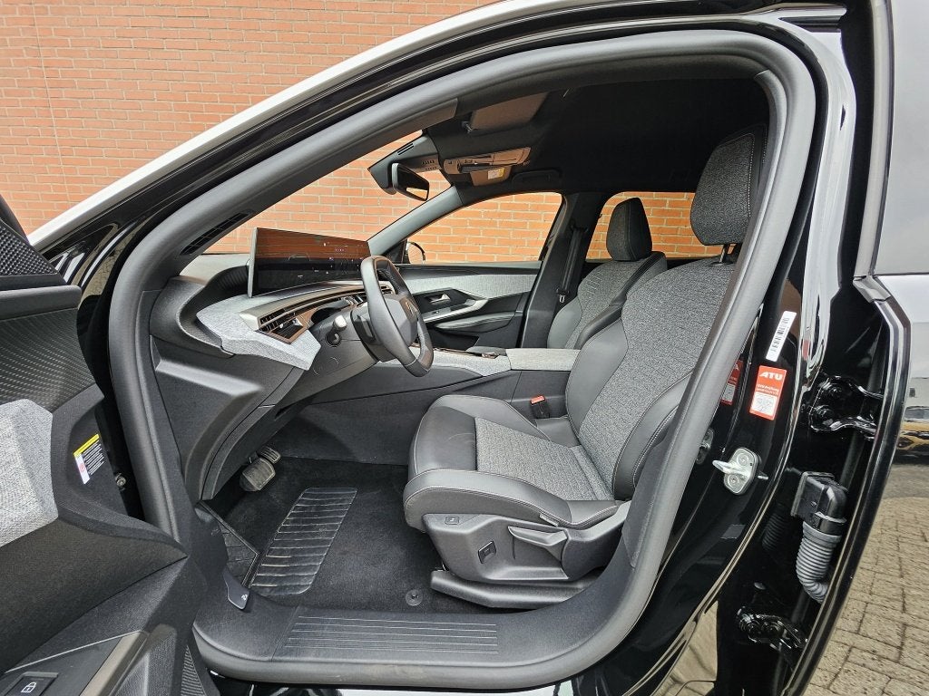 Peugeot 5008 1.2 Hybride 145PK Allure 7 Persoons Navigatie C, Auto's, Peugeot, Gebruikt, 1199 cc, Zwart, Bedrijf