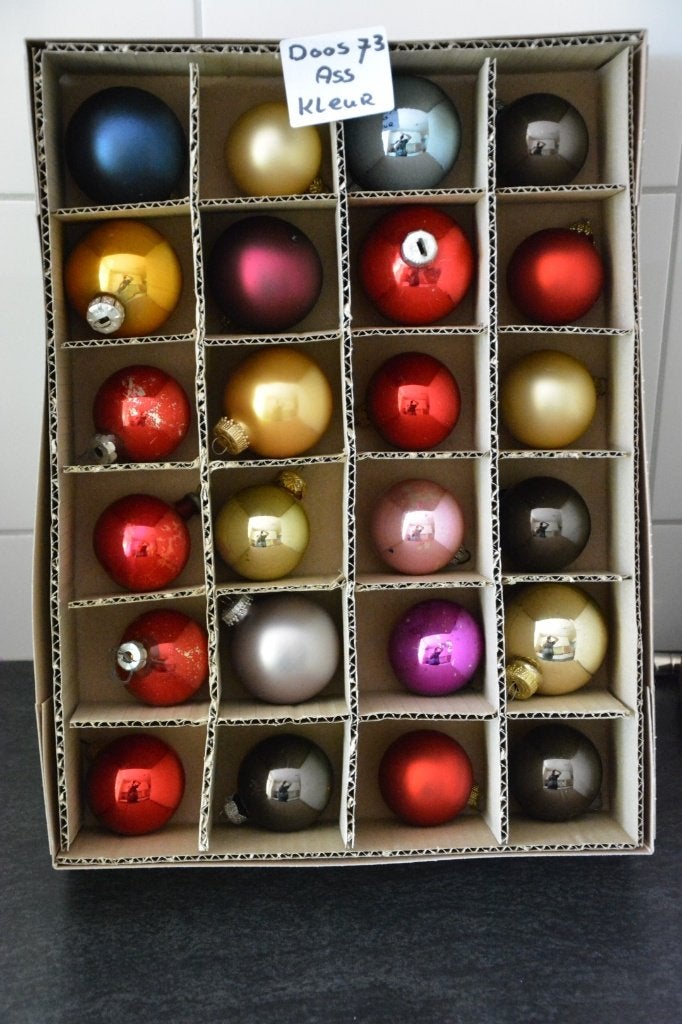 Kerstballen gekleurd Doos 73, Ophalen of Verzenden, Zo goed als nieuw