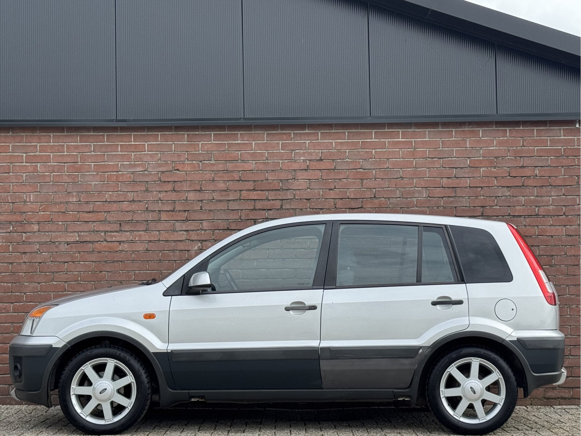 Ford Fusion 1.6-16V CROSSROAD | NL-AUTO! | DEALER OH!, Auto's, Voorwielaandrijving, Gebruikt, Zwart, 49 €/maand