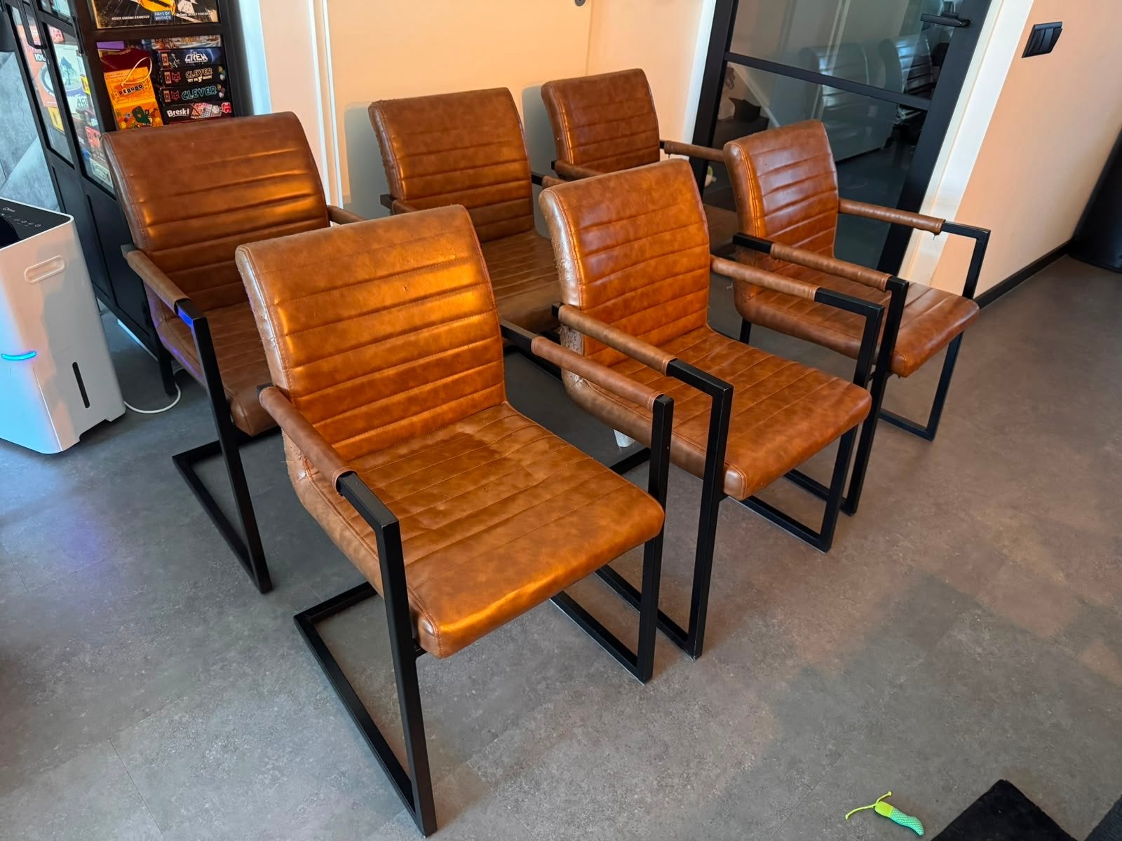 GRATIS 6 cognac eetkamerstoelen met beschadigingen, Ophalen, Gebruikt, Overige kleuren, Leer