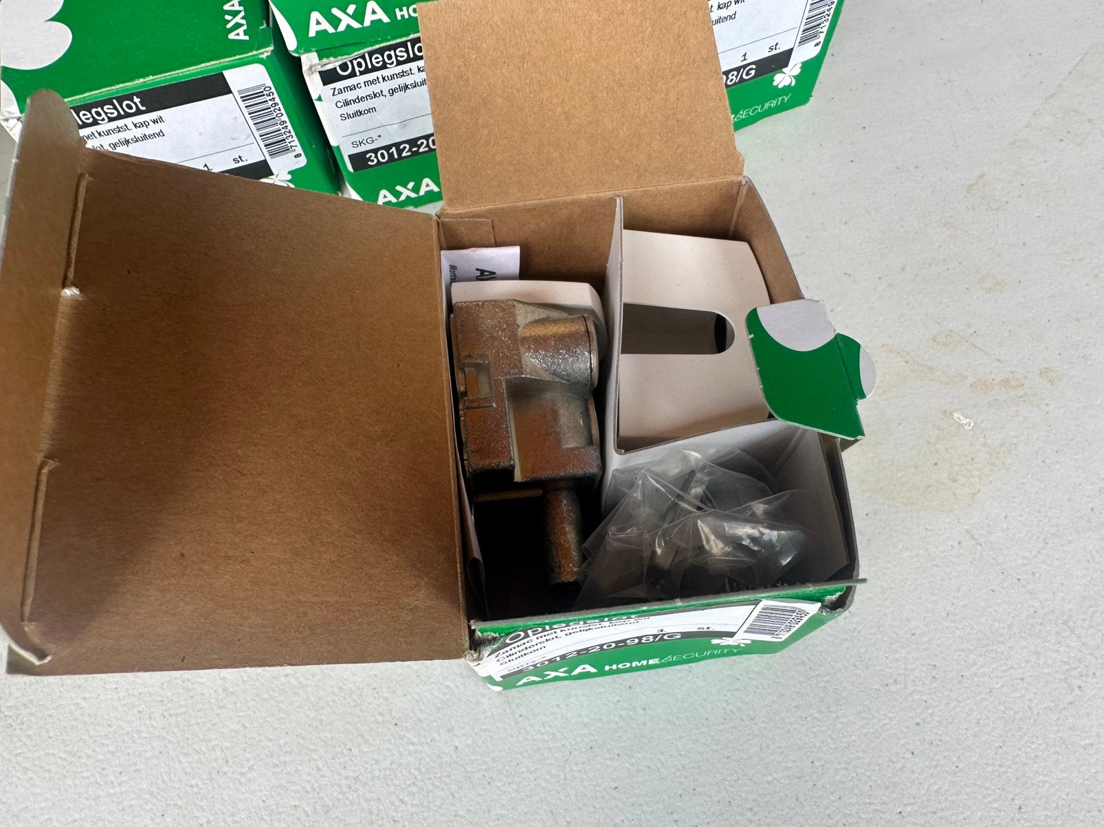 Axa oplegslot 2 stuks, Ophalen, Zo goed als nieuw, Slot