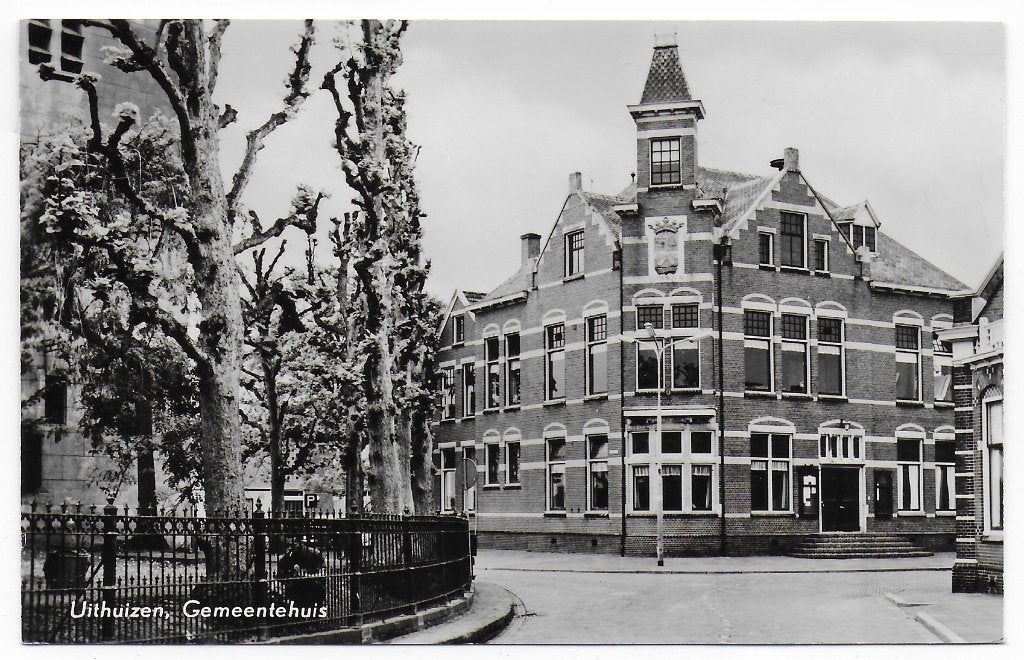 Uithuizen Gemeentehuis Gelopen Ansichtkaart (B7454), Ophalen of Verzenden, 1940 tot 1960, Gelopen