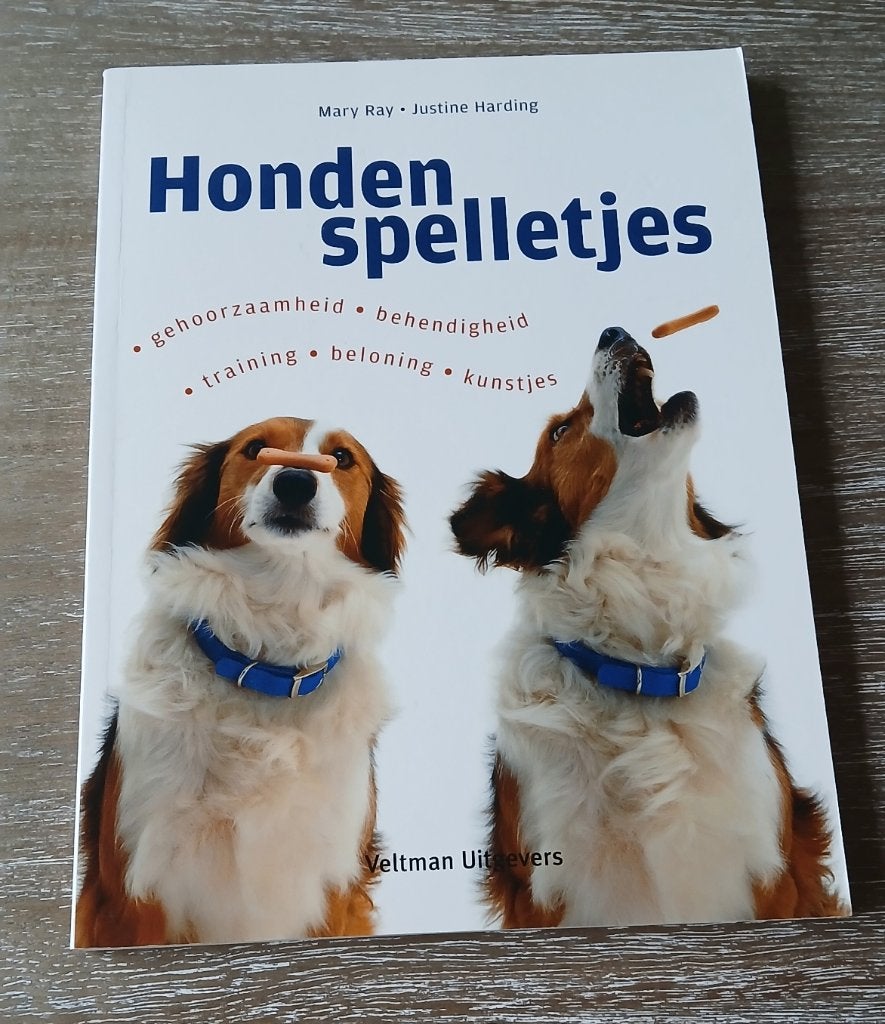 Boek Hondenspelletjes Training - Beloning - Kunstjes, Ophalen of Verzenden, Zo goed als nieuw, Honden