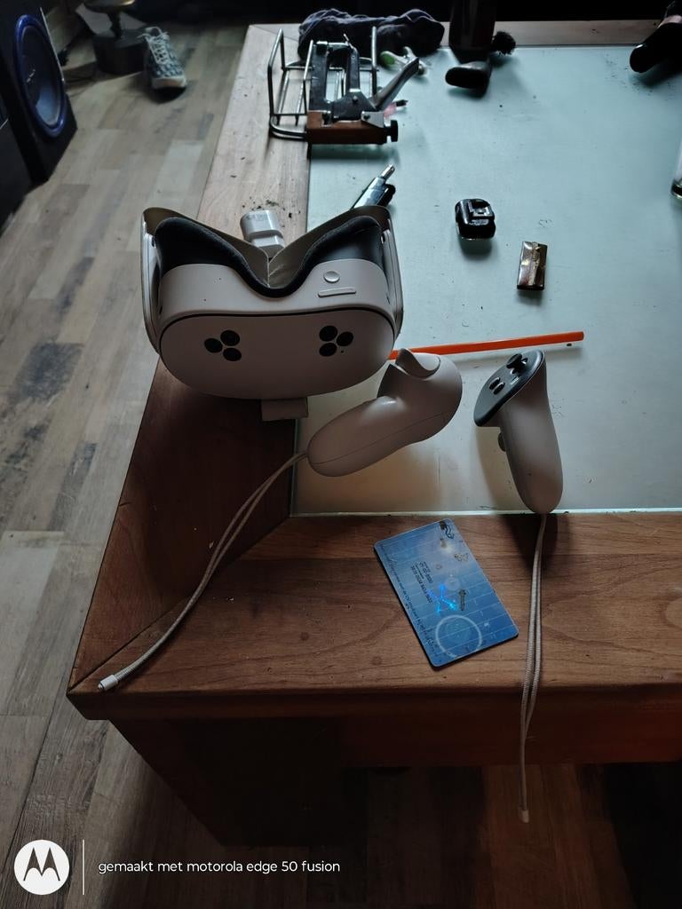 Meta qwest 3 s, Ophalen of Verzenden, Zo goed als nieuw, 500 GB, Met 2 controllers