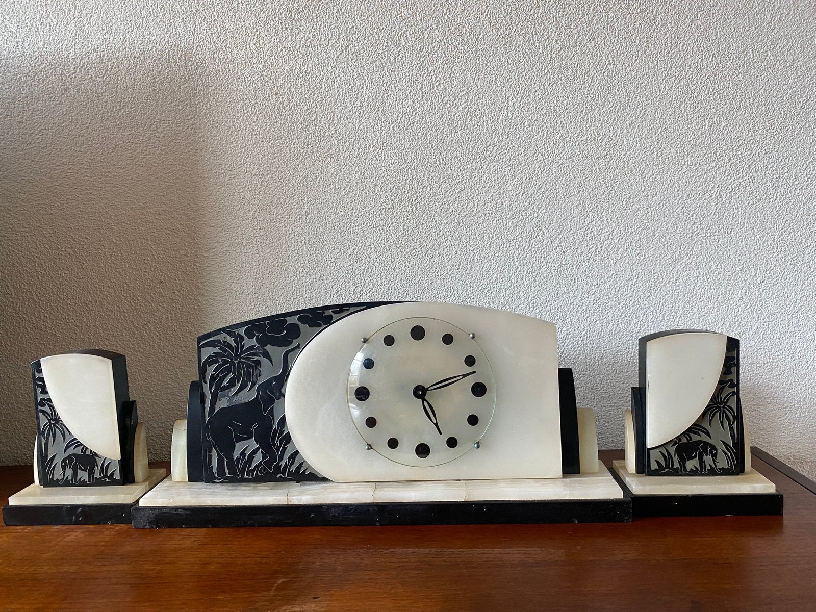 Art Deco Albasten Klokkenstel met Olifantenmotief, Antiek en Kunst, Ophalen of Verzenden