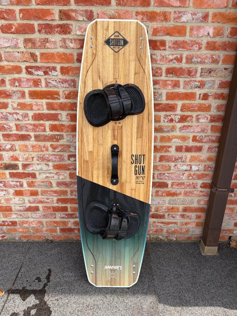 Kiteboard Lieuwe Shotgun 141x42, Watersport en Boten, Kitesurfen, Gebruikt, Twintip, Kiteboard, Ophalen of Verzenden