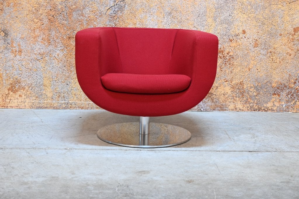 ZGANieuw rode stoffen B&B Italia Tulip draaifauteuil, Huis en Inrichting, 75 tot 100 cm, Ophalen of Verzenden, Zo goed als nieuw