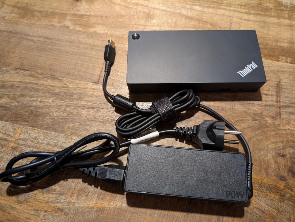 ThinkPad Universele USB-C Dock 40AY + 90W lader, ThinkPad, Ophalen of Verzenden, Zo goed als nieuw, Docking station
