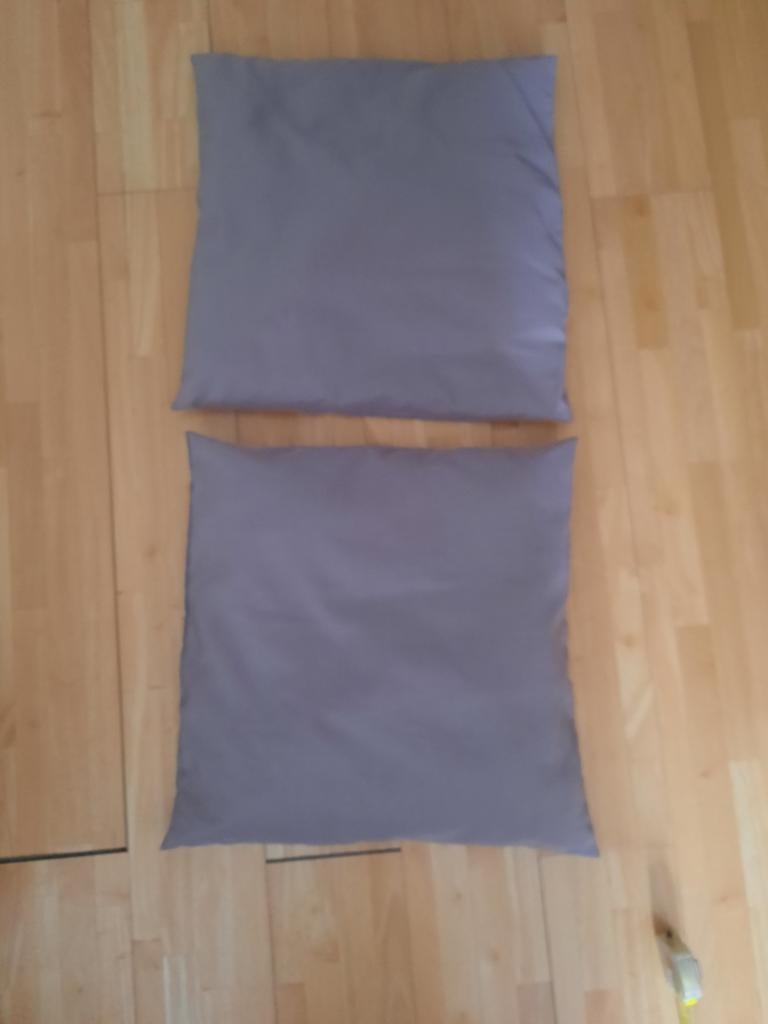 2 kussenhoezen inclusief binnenkussen. Taupe kleur, Ophalen, Vierkant