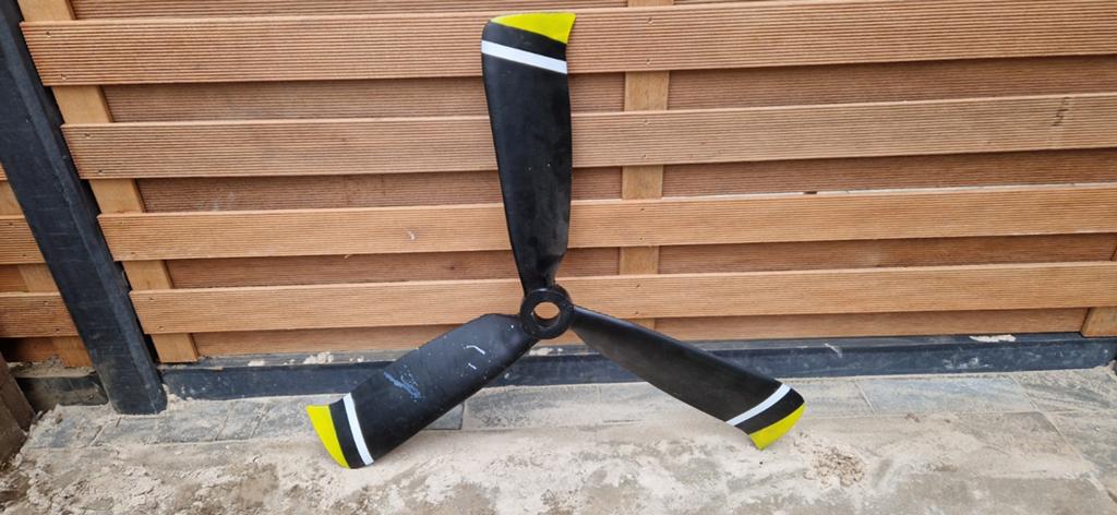 Decoratie vliegtuigpropellor, Ophalen