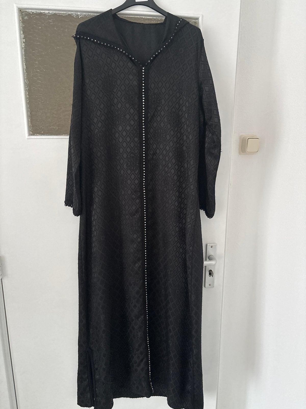 Zwarte Djellaba met capuchon en zilveren details, Maat 38/40 (M), Zwart, Ophalen of Verzenden, Zo goed als nieuw