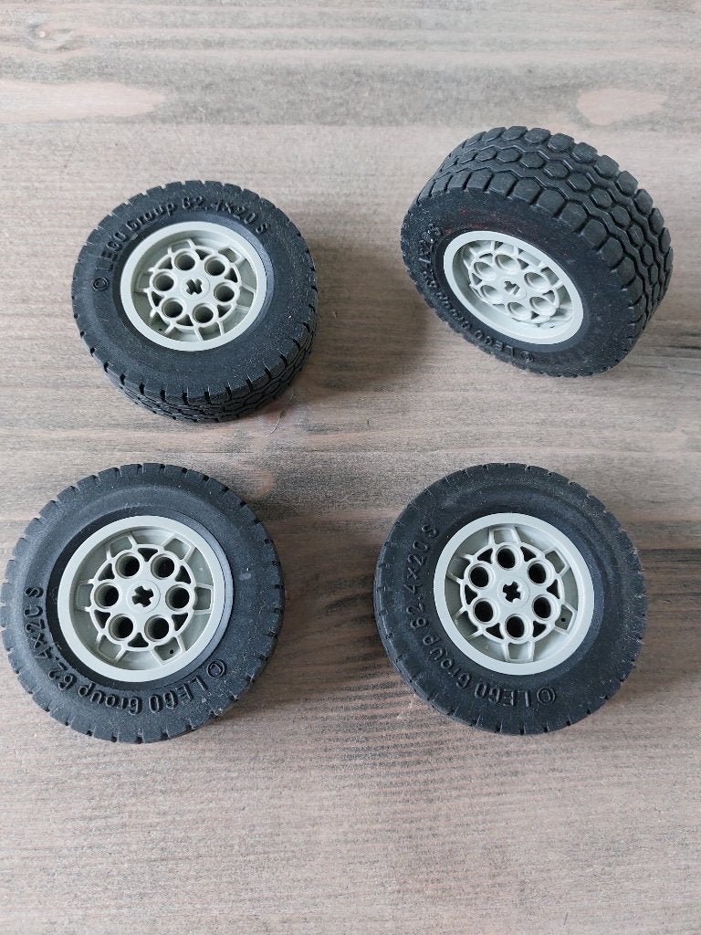 4 technic Lego wielen 62.4x20 S, Lego, Ophalen of Verzenden, Zo goed als nieuw, Technic